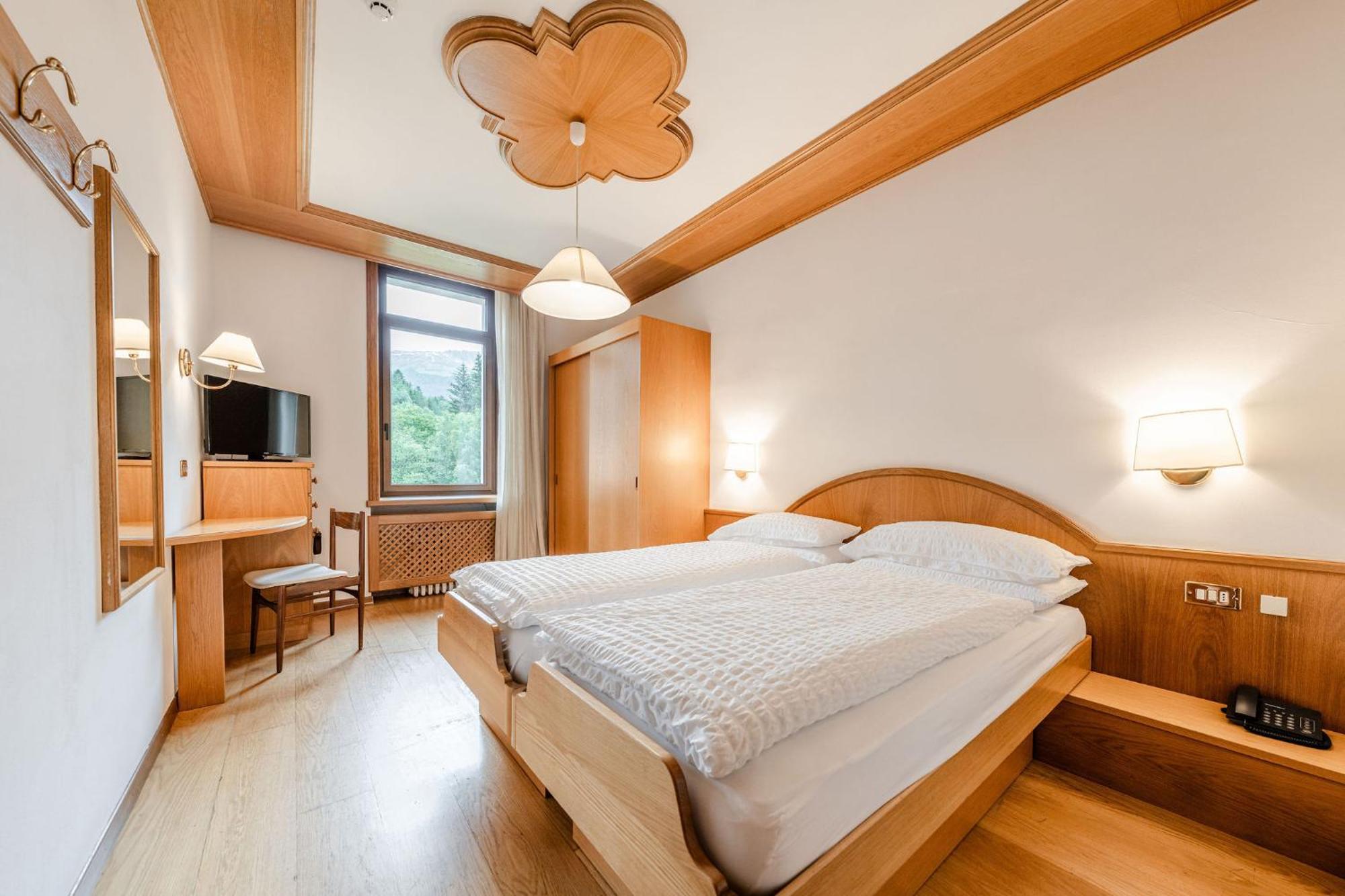 Hotel Vioz เปอิโอโฟนติ ภายนอก รูปภาพ